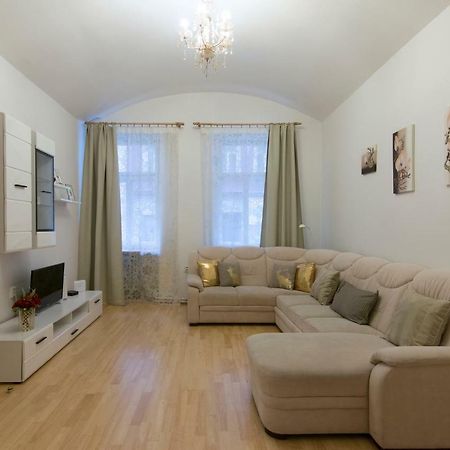 Spacious Apartment Near Wenceslas Square Прага Екстериор снимка