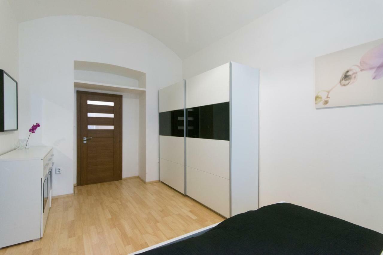 Spacious Apartment Near Wenceslas Square Прага Екстериор снимка